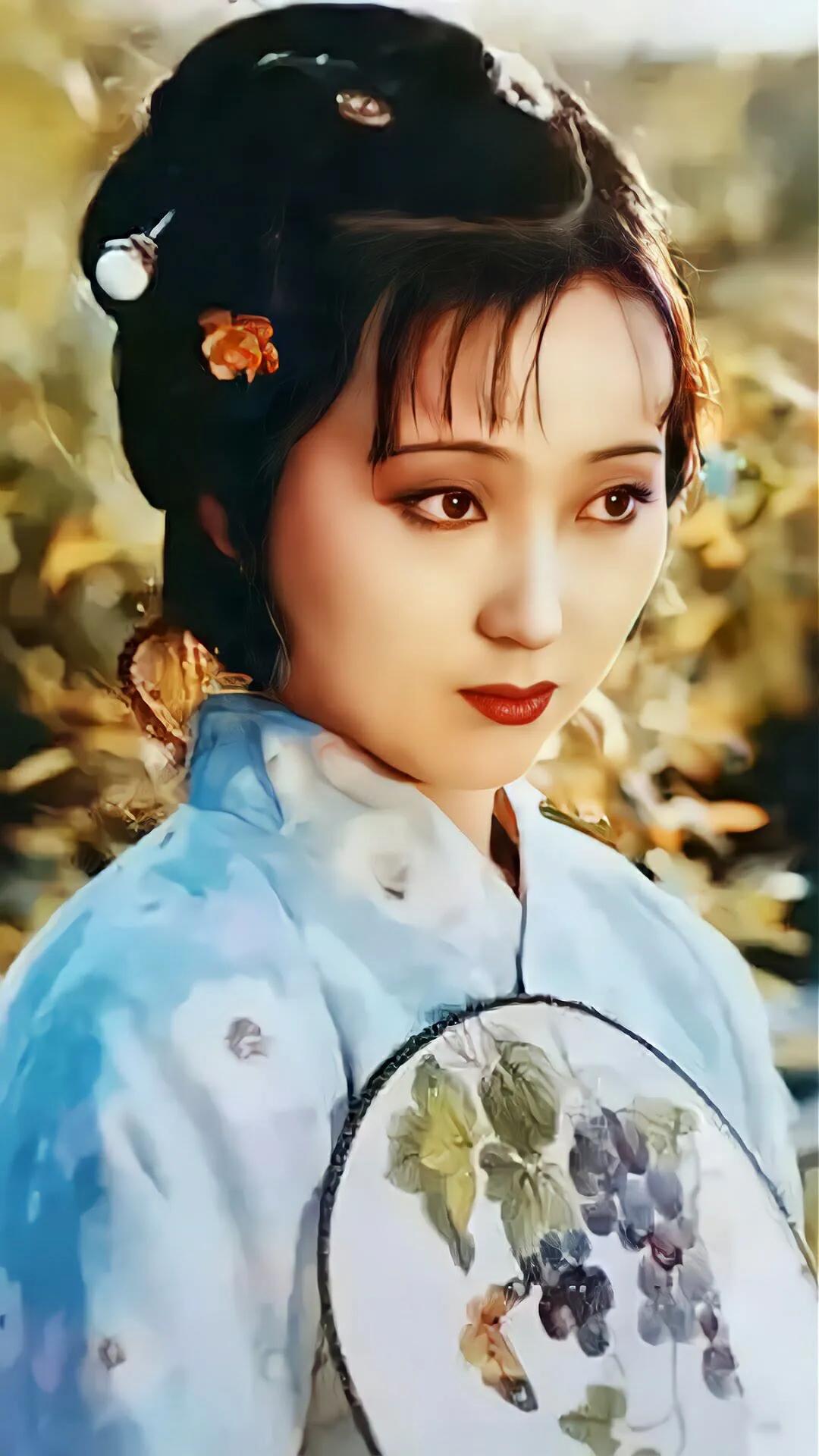 陈晓旭的林黛玉太美太经典了，她的一颦一笑，都已成为无法超越