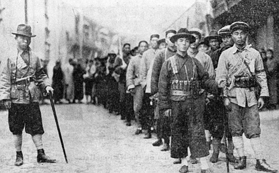 周总理坚持让弟弟提前退休，多年后侄女坦露：也为给奶奶有个交代