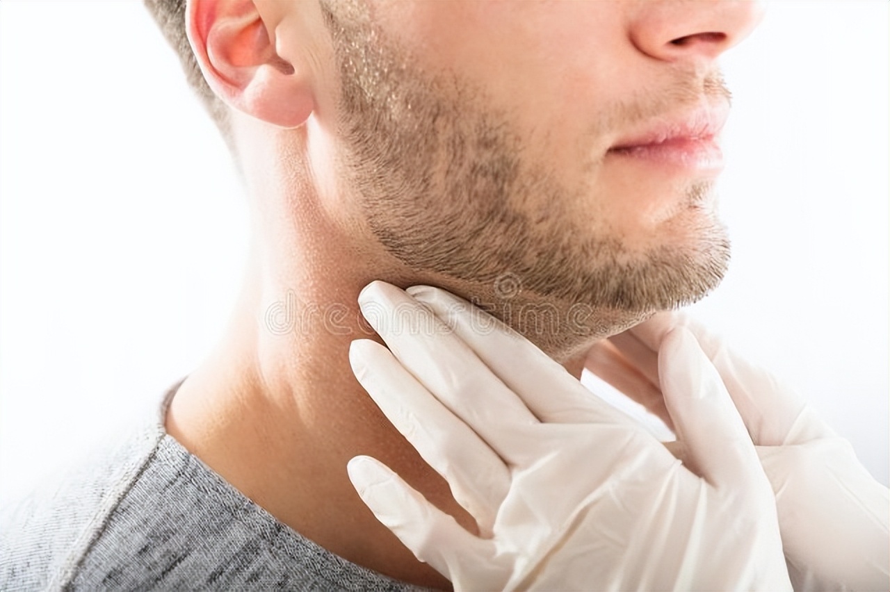 体内有癌，颈部先知。颈部出现3种症状，当心癌症可能来访