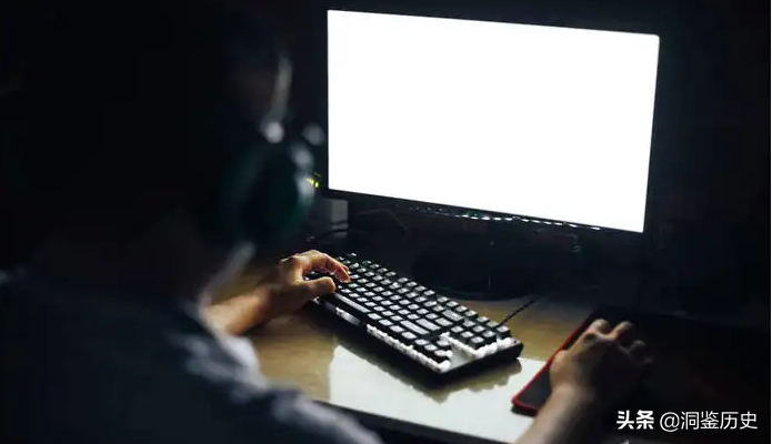 211大学高材生消失22年，被找到时仍蜗居出租屋，靠网络兼职度日