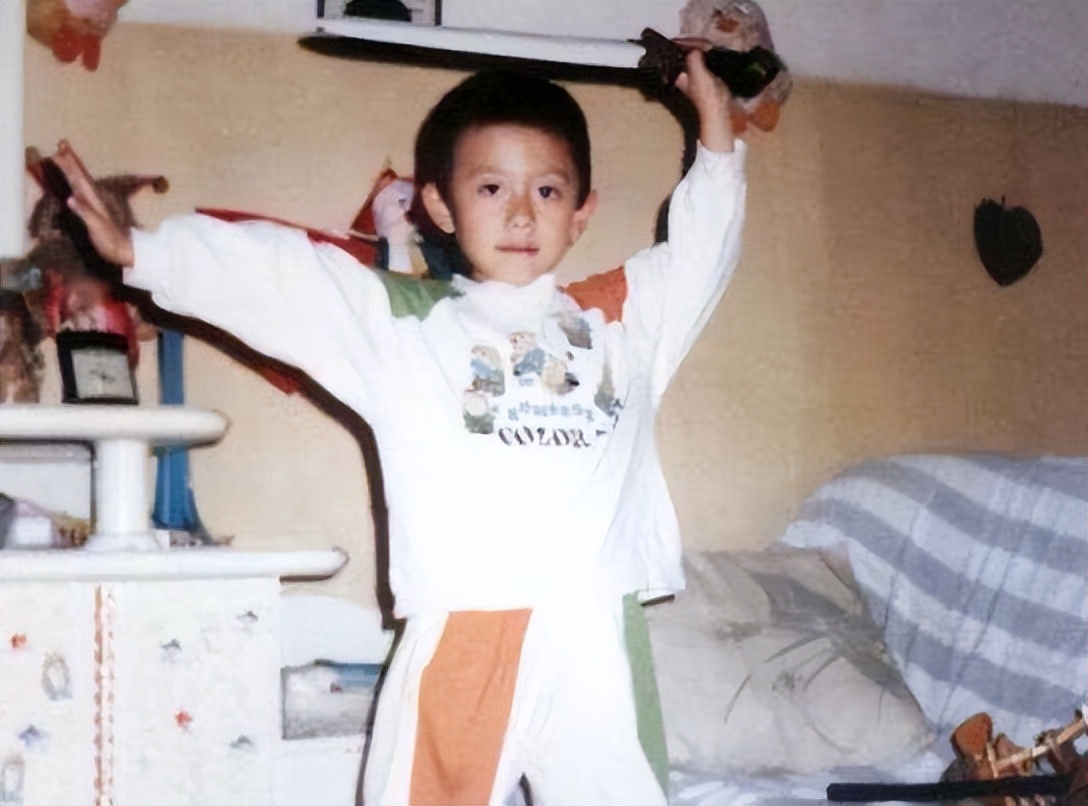 夏雨：与离异父母有隔阂，与高圆圆传绯闻，娶到袁泉三生有幸