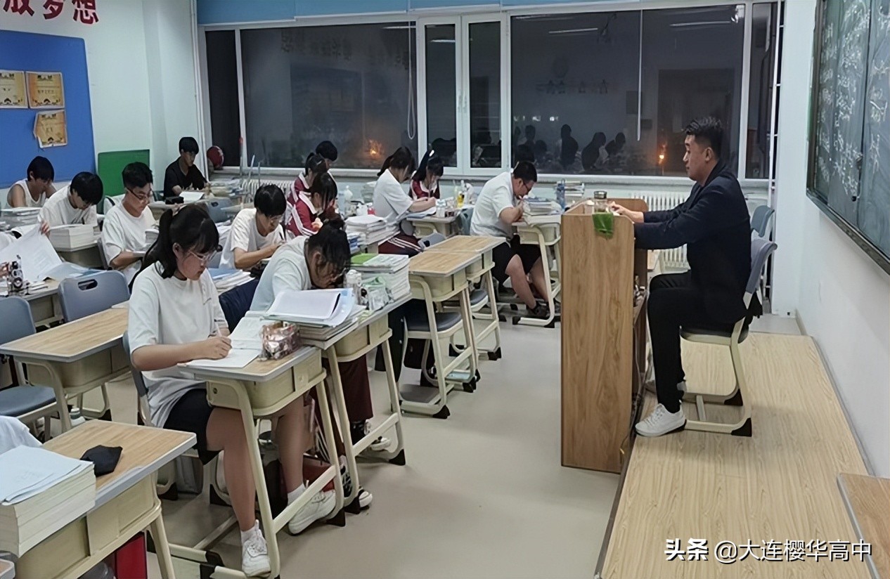 樱华高中师者心,义务辅导显风范——我校学生晚修课侧记