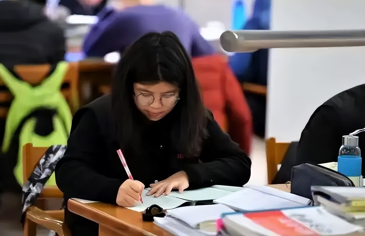 2022高校有“钱途”的专业，金融“实至名归”，会计越来越吃香