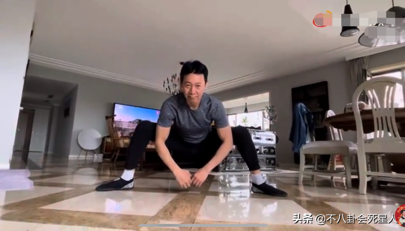 这8位内地戏骨，坐3百万豪车，住上亿四合院，个个是真富豪