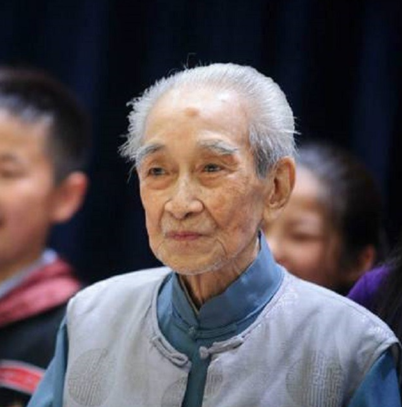 一代国学大师南怀瑾：被李敖痛骂骗子，小学肄业，95岁终老太湖