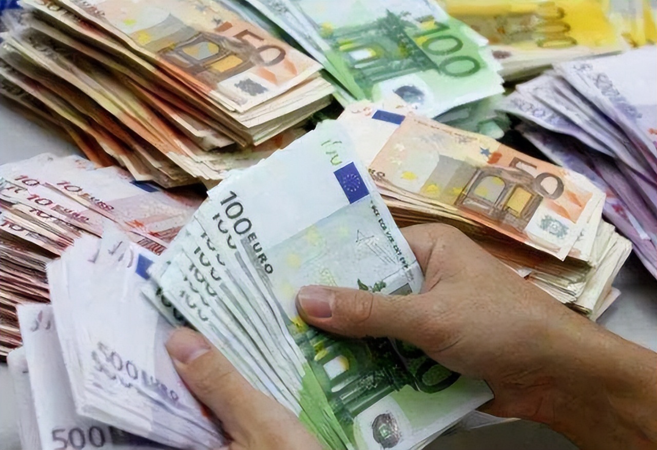 「欧元大幅」人民币兑换欧元最新分析（人民币兑换欧元涨还是跌）
