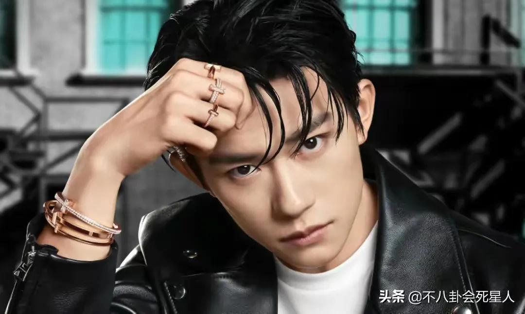 官方回应易烊千玺等人考编事件，招聘完全符合流程，为何引起众怒