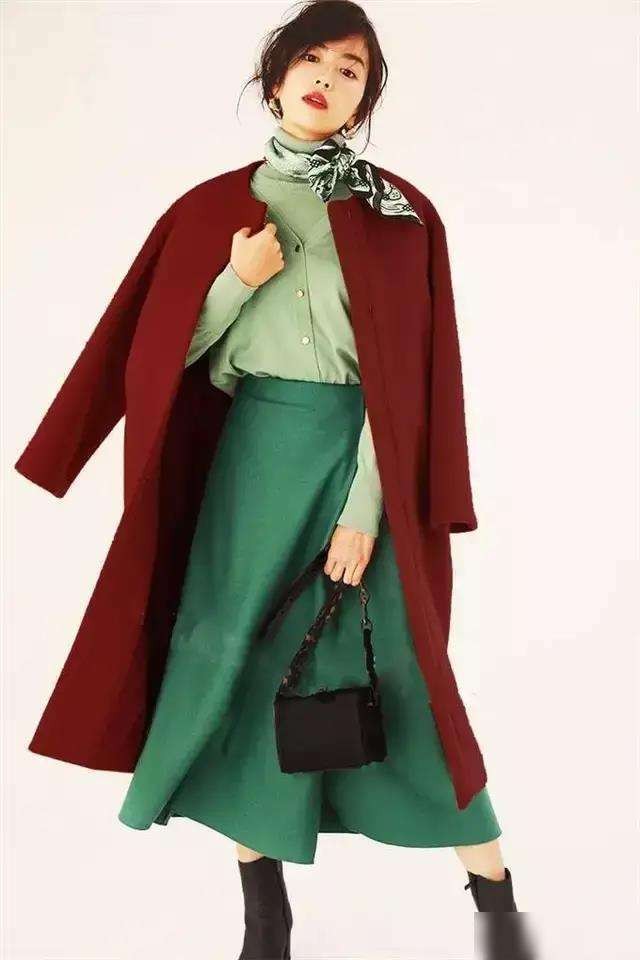 红配绿真的很丑么(小编教你高级穿搭红配绿)