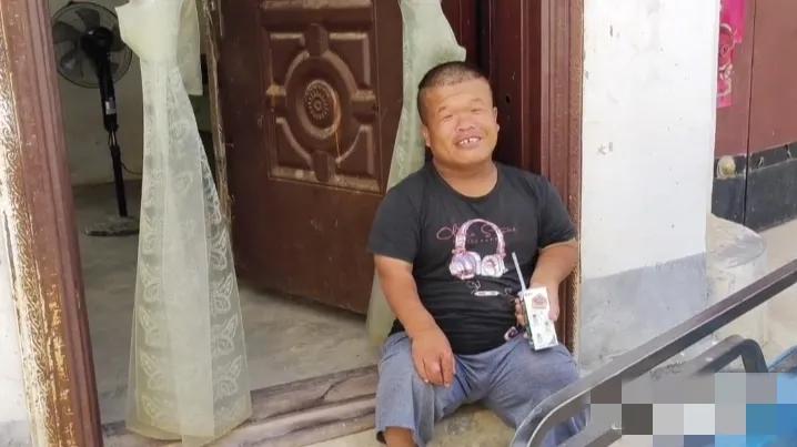 小矮人祈求大衣哥把女儿嫁给自己，被拒绝后耍无赖，大家评评理