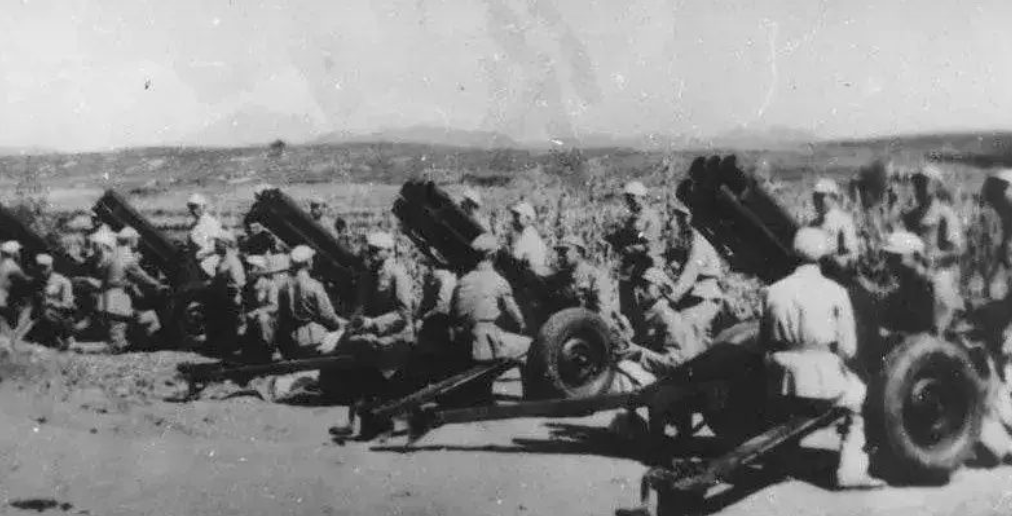 1953��7�£����Ϲ���˾�����ζ��벻����־Ը�������״γ����Լ�