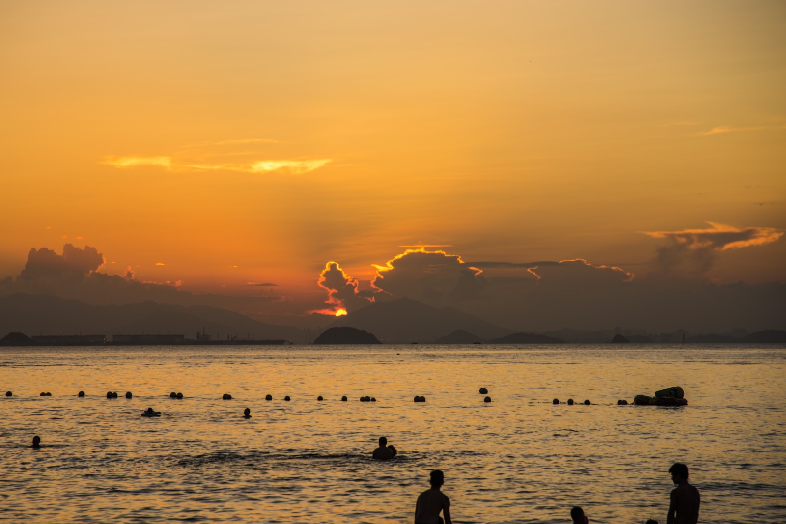 海边夕阳意境图片