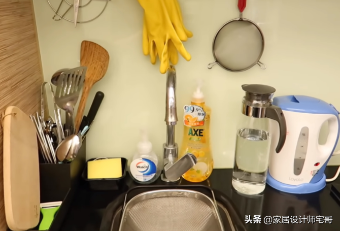 90后日本姑娘住香港10㎡“劏房”，蜗居虽小，却被整理得井井有条