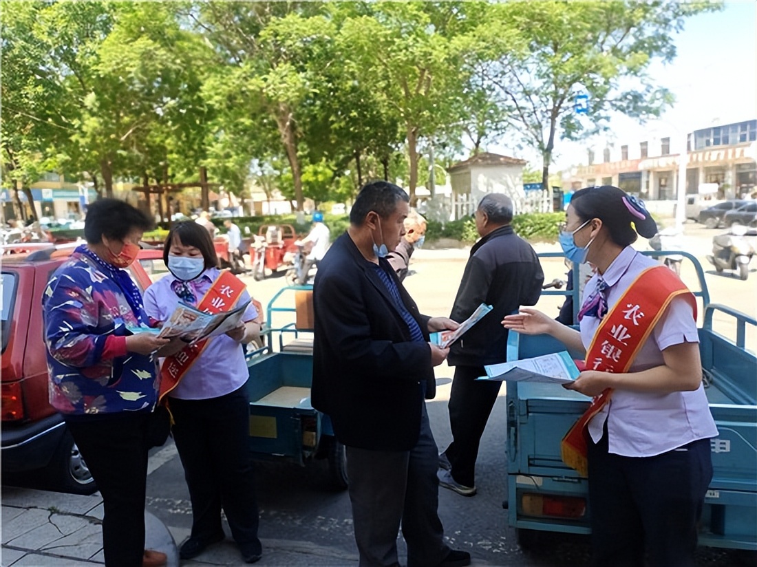 农行山东淄博分行：普及金融知识万里行活动 浓情暖域服务初见成效(图2)
