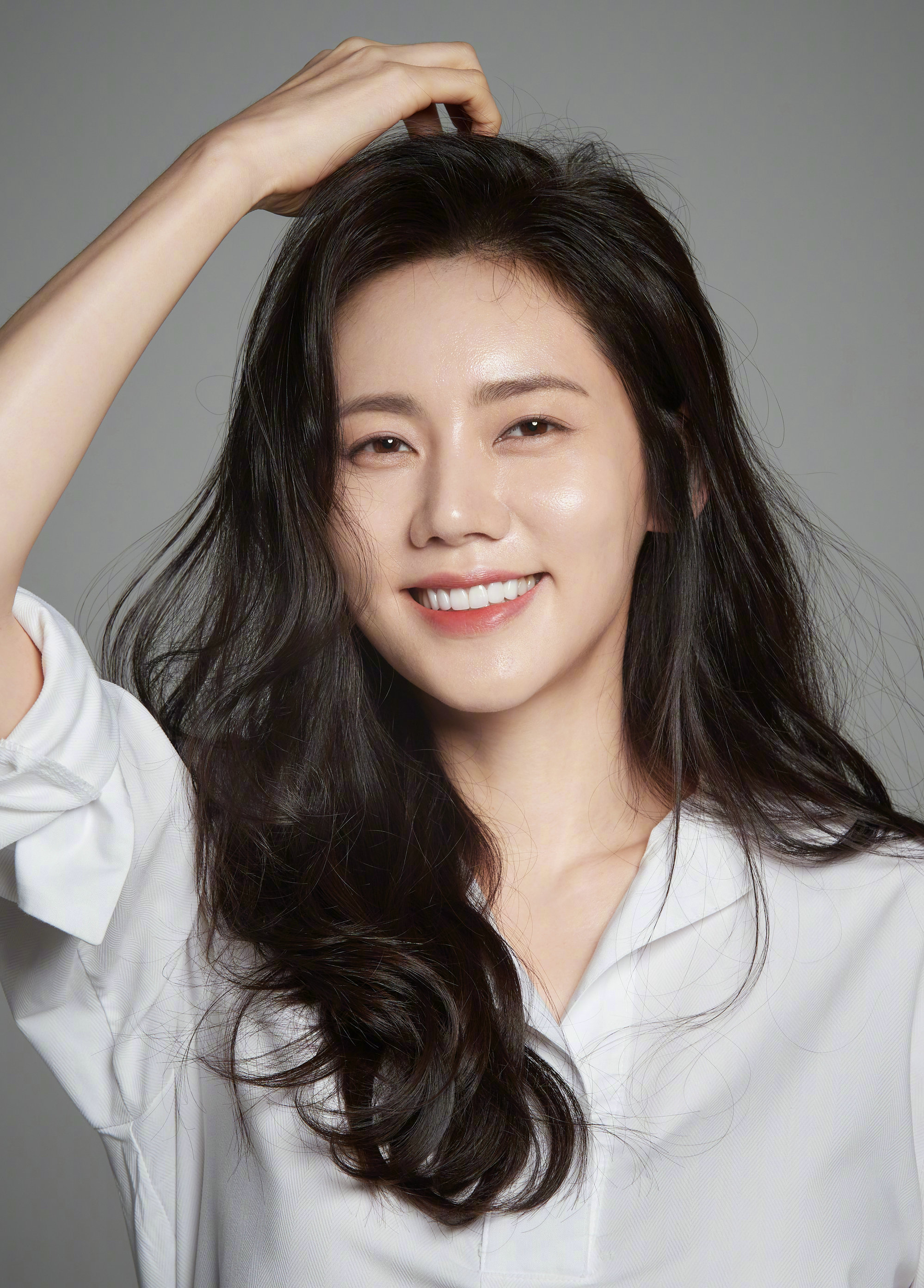 秋瓷炫高清壁纸，嫁入中国的韩国女星