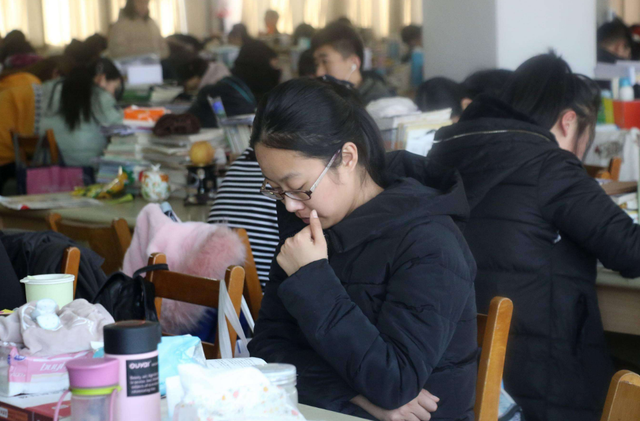 被拉入“考研黑名单”的3所大学，不仅压分严重，还有本科歧视