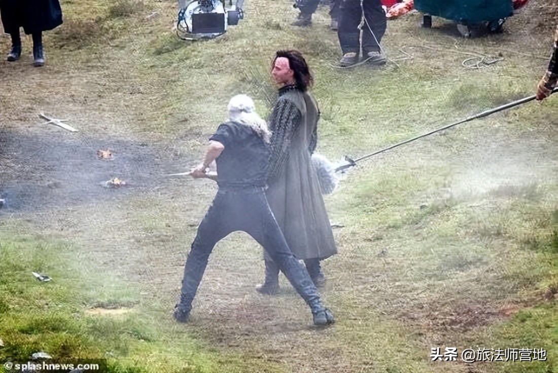 《巫师》第三季最新路透 杰洛特持断剑登场