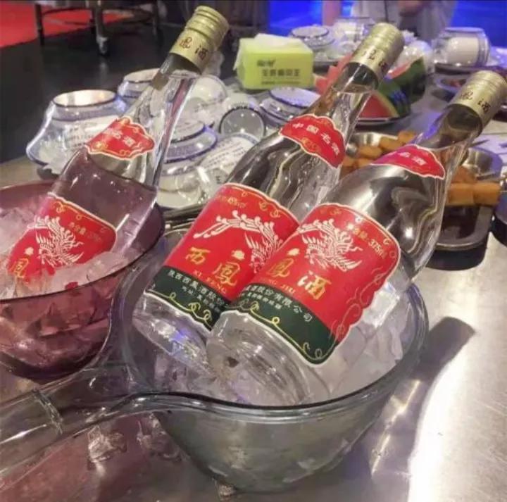 中国2大“贴牌酒”，曾让茅台、五粮液望尘莫及，如今在柜台积灰