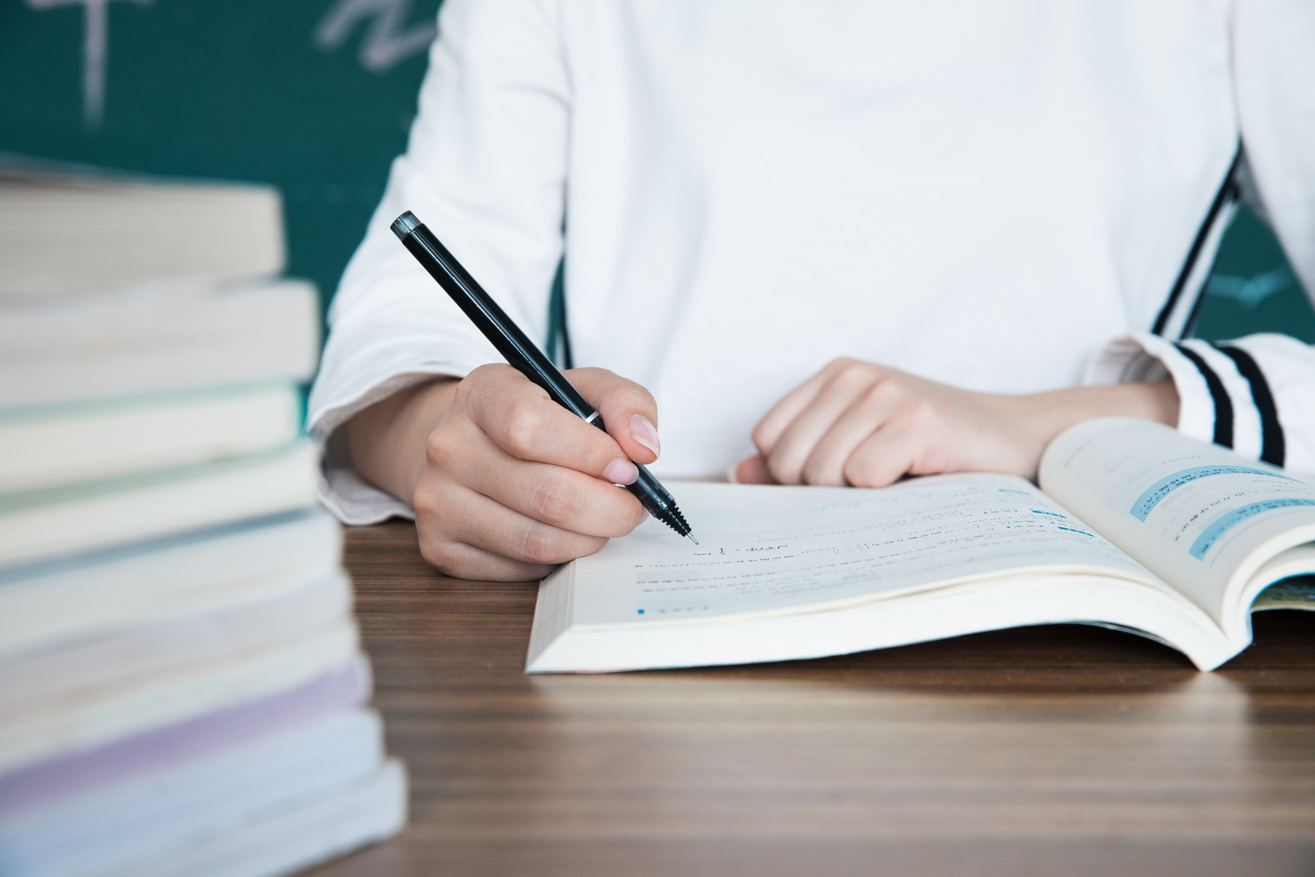 成人高考的学位英语考试是四级考试吗？