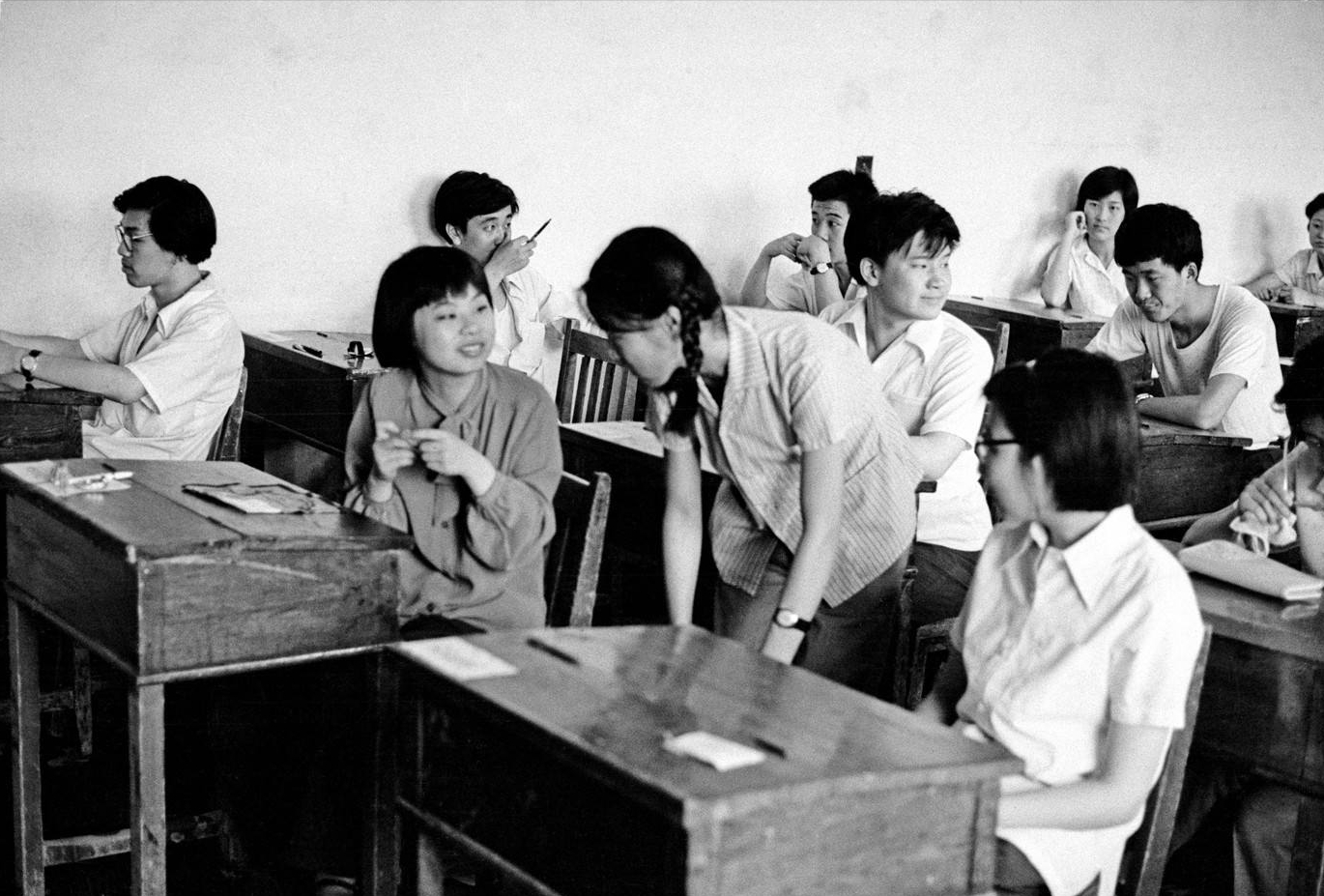 内蒙古教师张秀荣：花半月工资给贫困生买鞋，26年后学生买房报恩