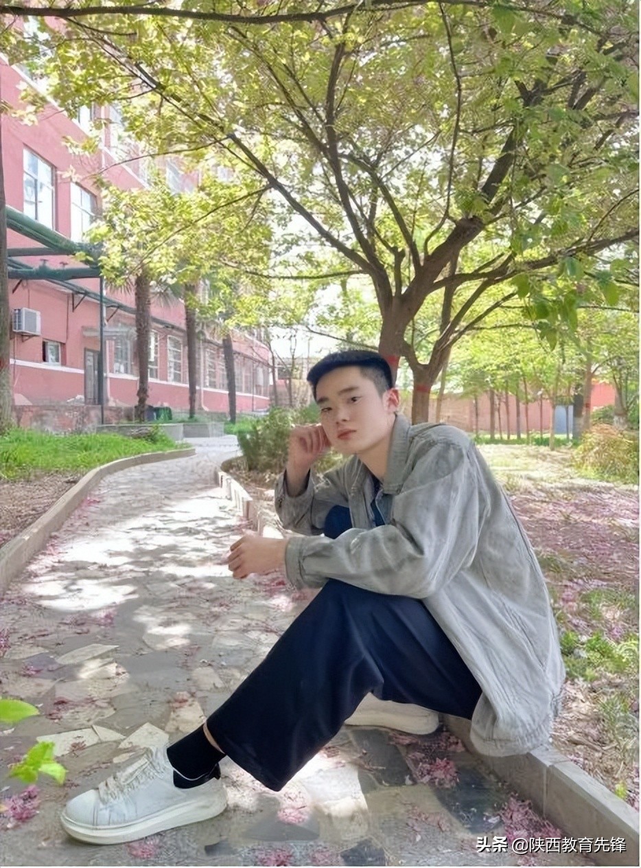 校园之星丨礼仪队秘书部副部长李浩：世界很大 请带着坚持努力向前