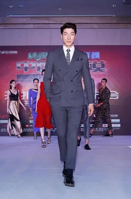 身高超过185的12位男星，个个“鹤立鸡群”，不用偷偷塞内增高