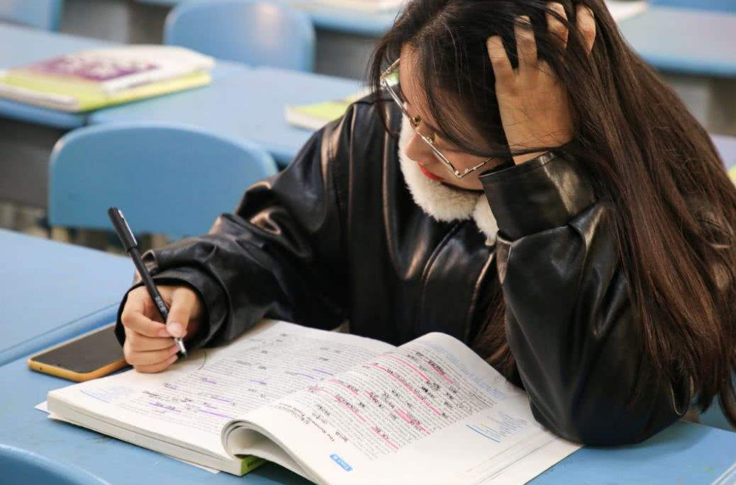 英语四六级考试要求有变，有些学生无法报名，希望你不是其中之一