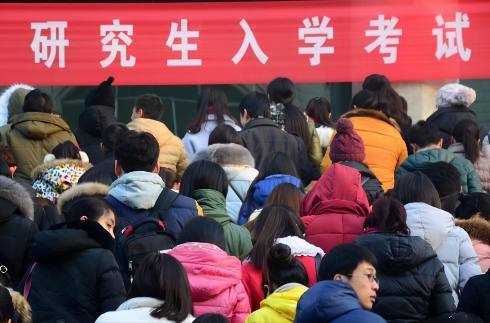 2022年考研激烈，一所985名校遇“滑铁卢”，报名人数减少近6000