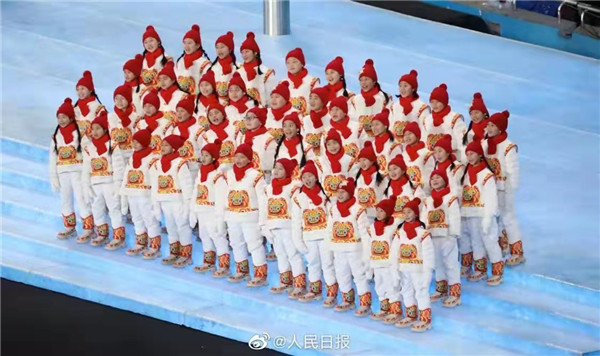 一起向未来!十佳设计师丁洁在鸟巢与孩子们“虎头虎脑”迎冬奥