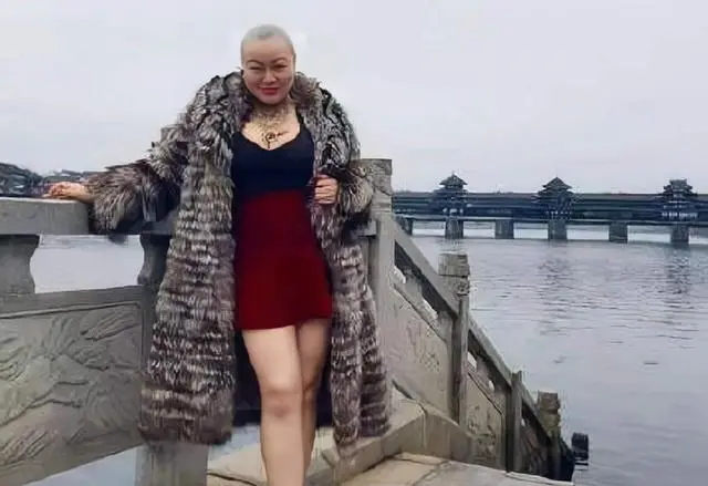 深圳大姐大冯萍的故事图片 _飞翔号