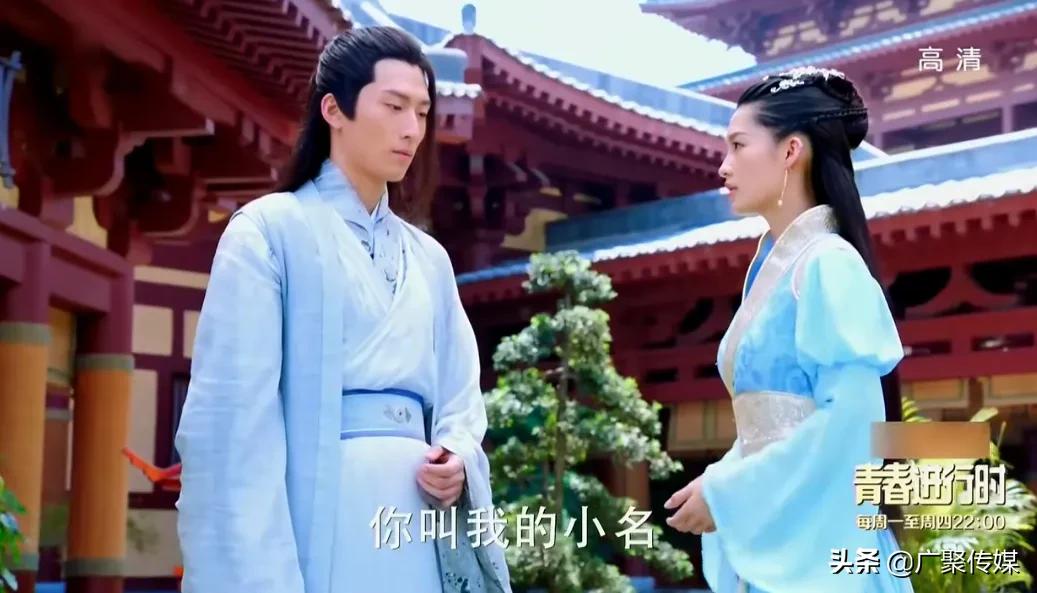 电视剧《楚乔传》：燕洵正在练剑，淳儿偷偷观看结果被燕洵发现了