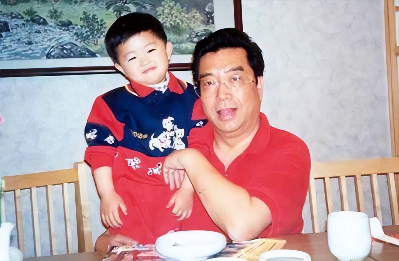 李双江的长子李贺：我从未享受过父爱，却要承担父亲和继母的晚年