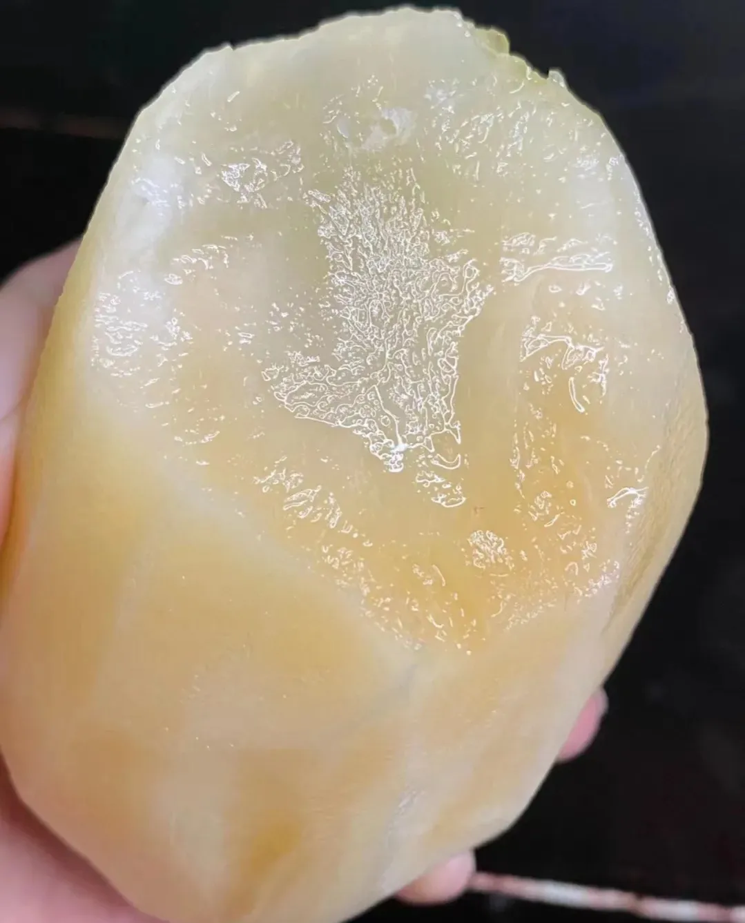 闺蜜寄了一箱石榴(闺蜜给我寄了一箱水果，我迫不及待的打开)