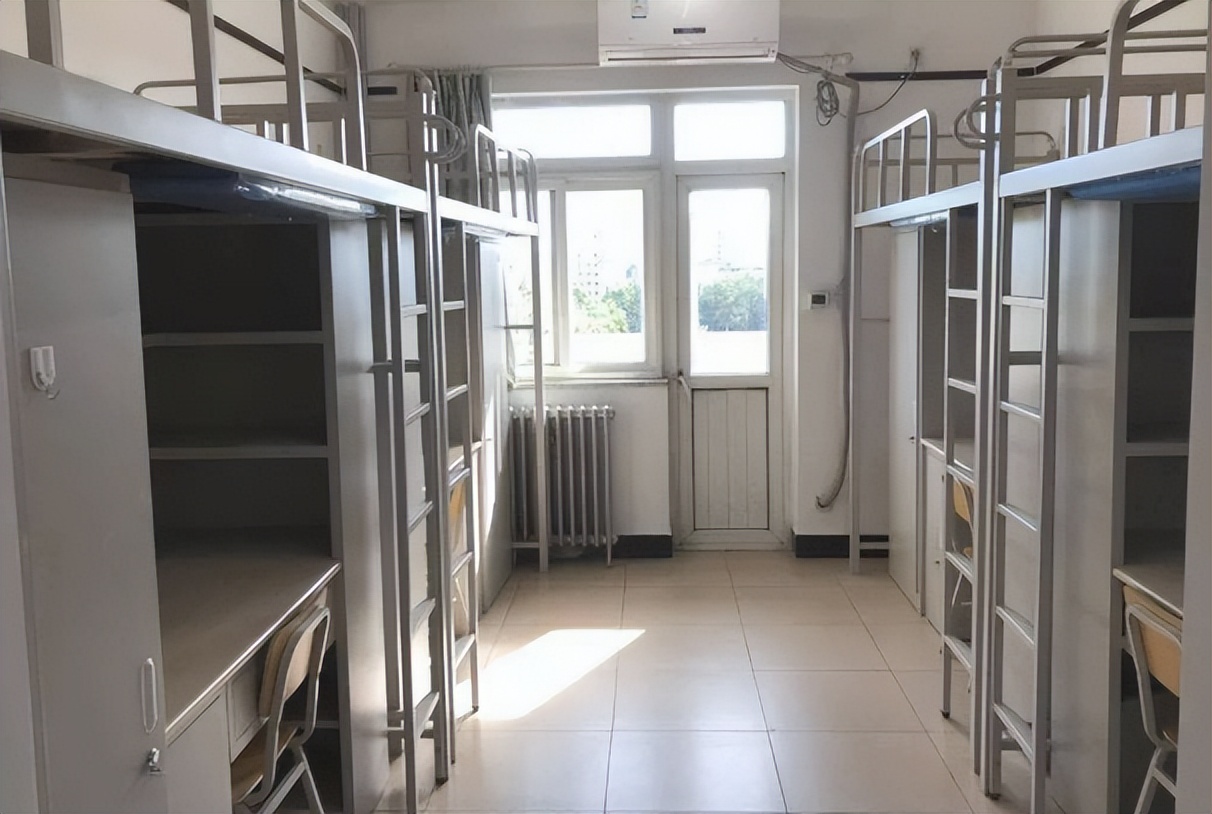 国内大学宿舍都长啥样?厦大不愧为"海景房",吹着晚风看星星