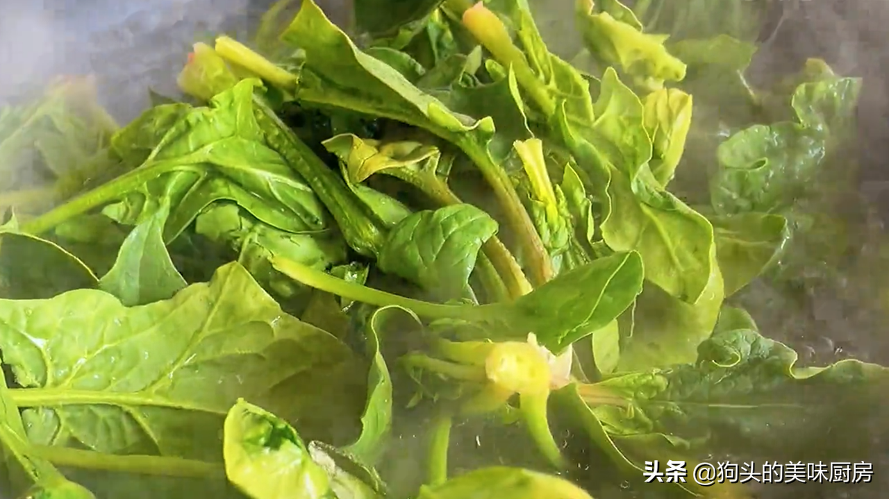 原来蔬菜加面粉这么香？卷一卷上锅一蒸，营养丰富味道鲜美，真香