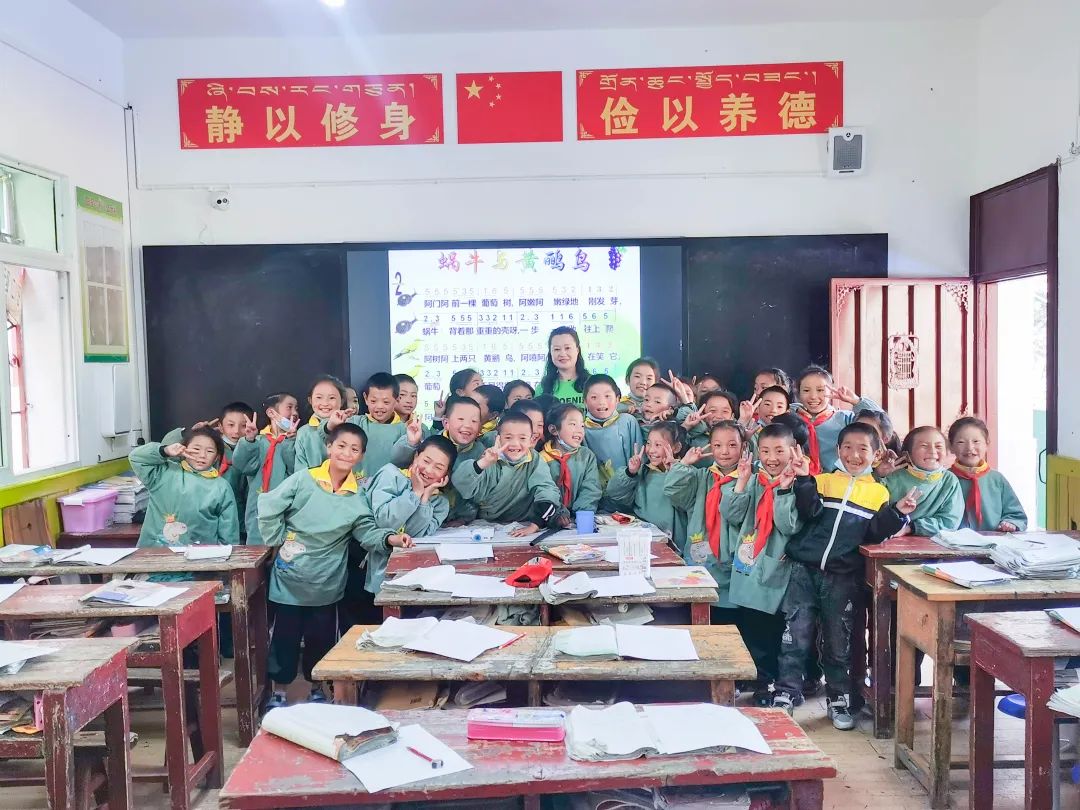 成都市双流区金桥小学教师赴巴塘县开展“校对校”交流活动