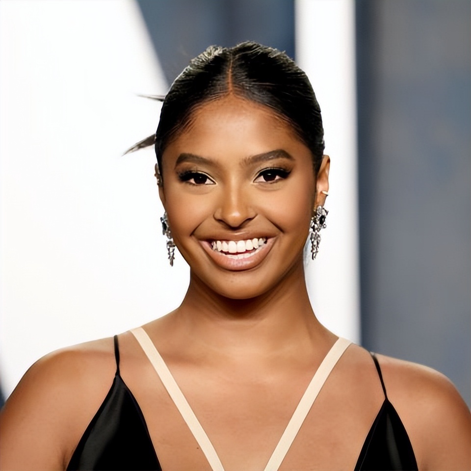 科比19岁大女儿越来越虎背熊腰