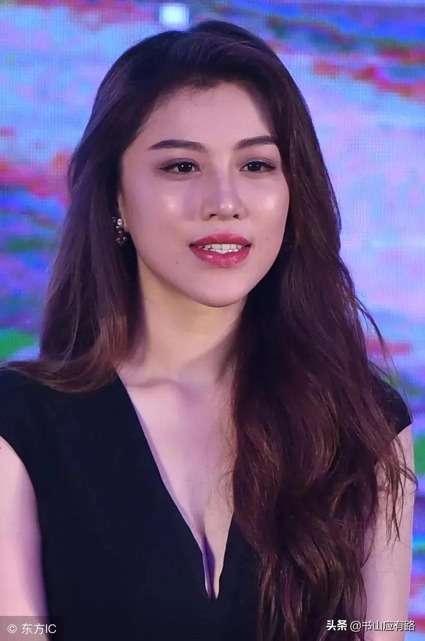 葛天：美得别有韵味，离婚后活成少女