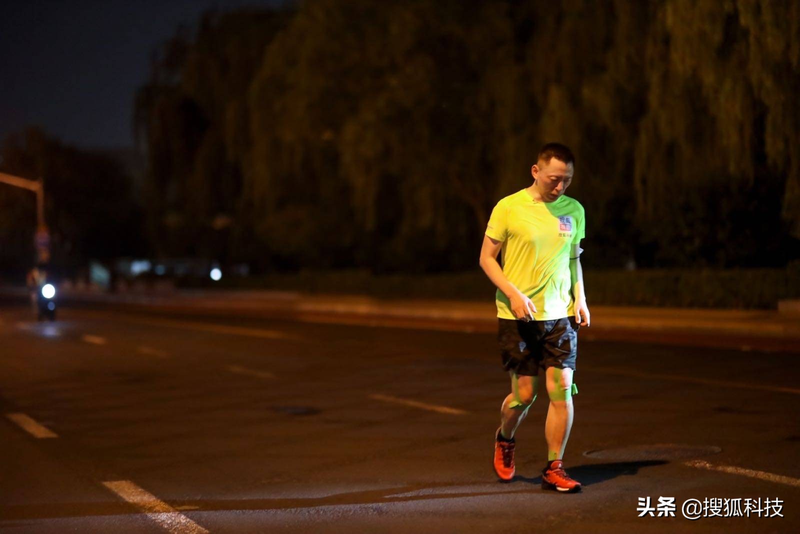 张朝阳夜跑北京二环33公里 称人活着就得搞事情