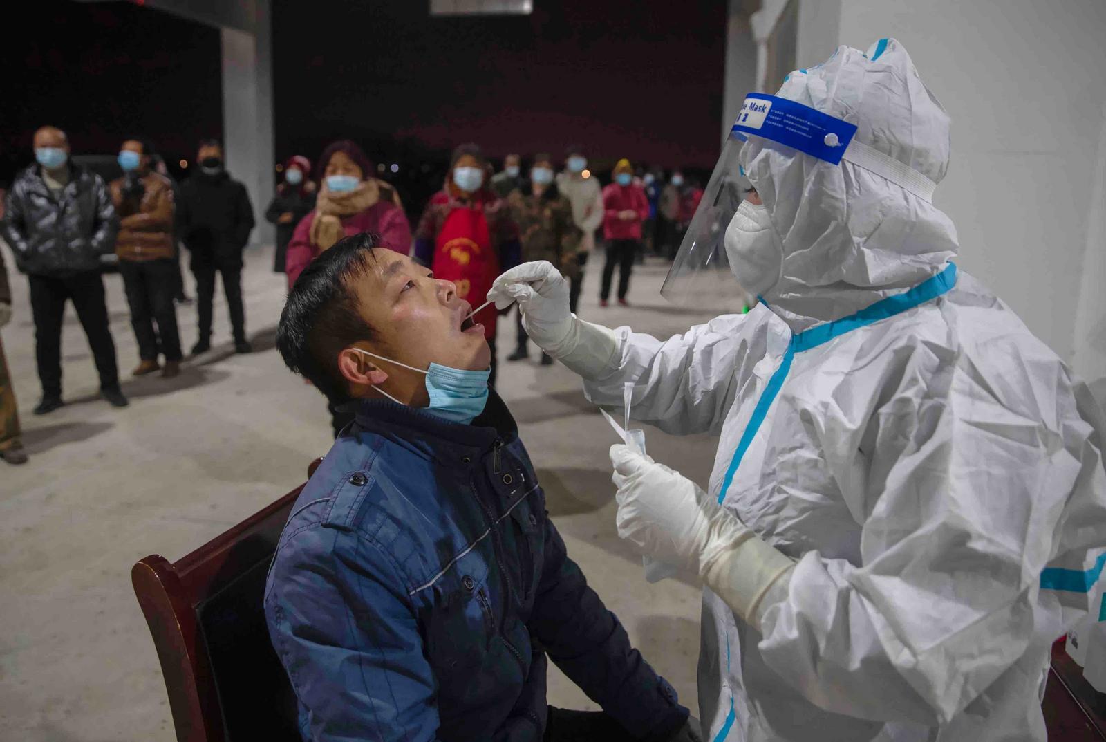 渭南来了！西安加油！渭南市连夜组织45万箱蔬菜陆续送往西安