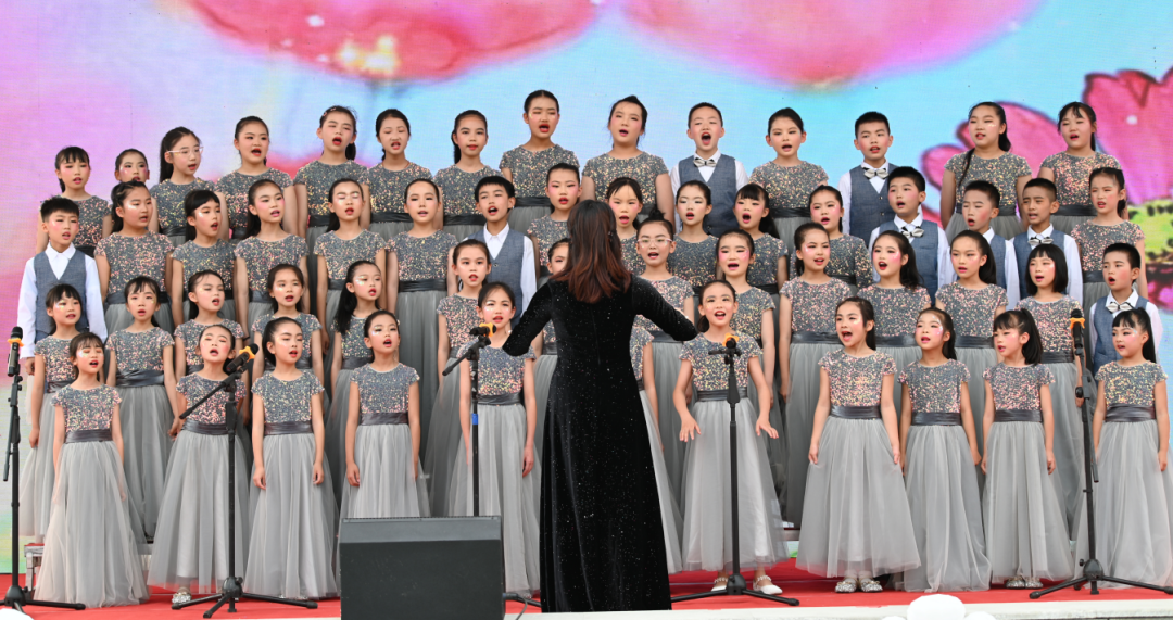 棠湖小学（南区）隆重举行庆祝“六一儿童节”文艺汇演暨颁奖典礼