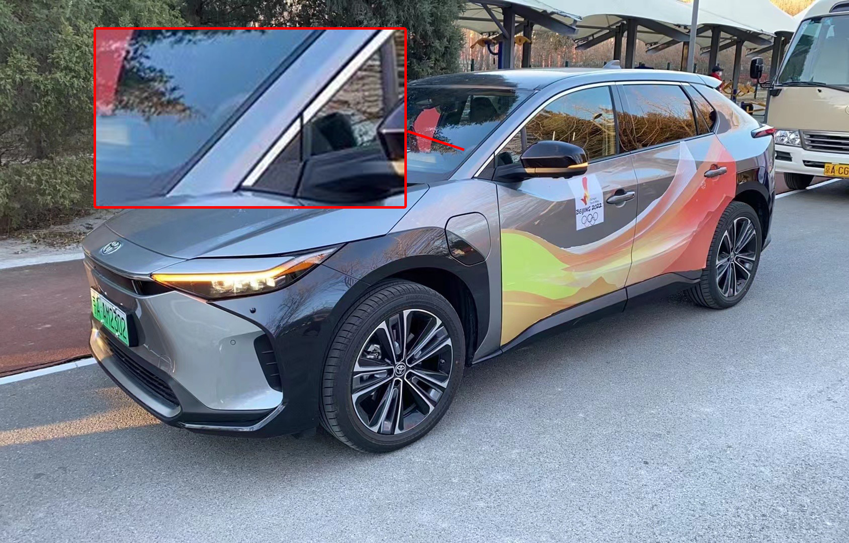 新车｜搭载太阳能板车顶，尺寸接近Model Y!一汽丰田bZ4X首次亮相