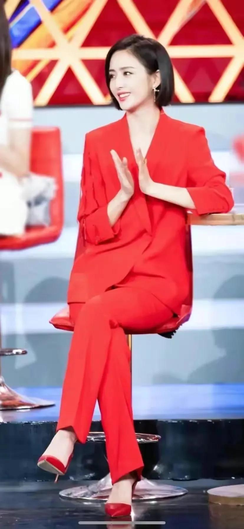 佟丽娅短发，气质优雅、清新靓丽、温婉迷人、明艳动人，太美了