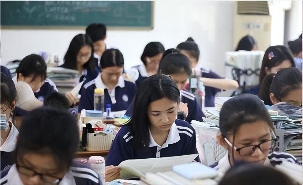 各大媒体点名曝光四川这5所大学，毕业证分文不值，家长谨慎报考