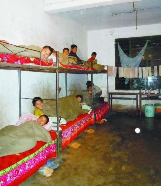 清华天之骄子移民北美，靠刷油漆悲惨过活，44岁跳桥惨烈自尽始末