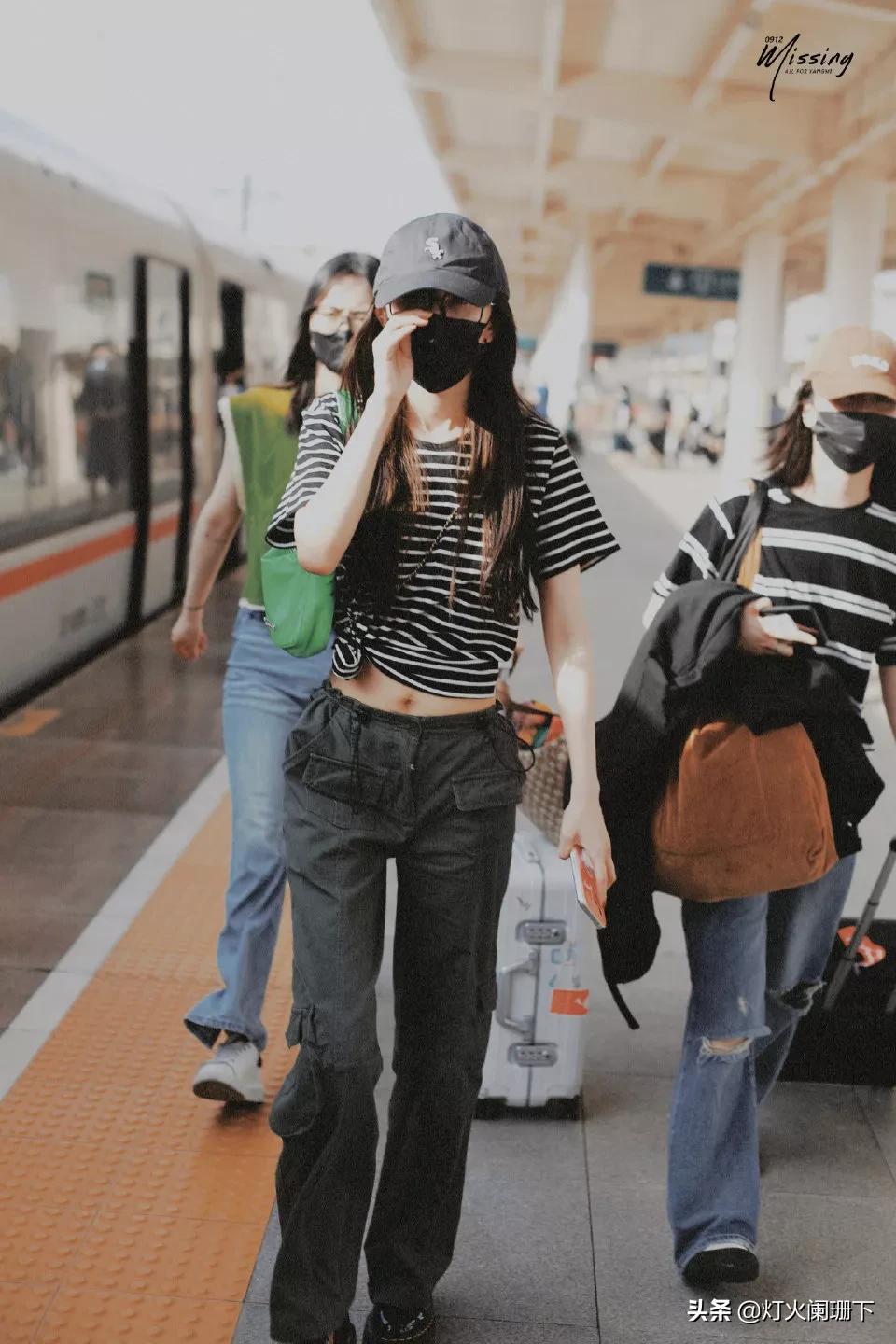 杨幂私服炸街来了 果然是时尚女王 一出就是名场面