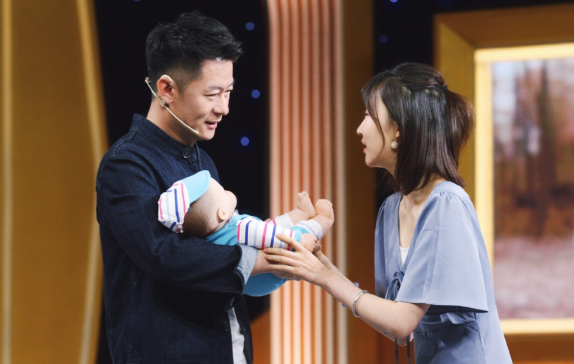 著名演员李健：凭“孙成海”家喻户晓，娶初恋妻子生一女幸福美满