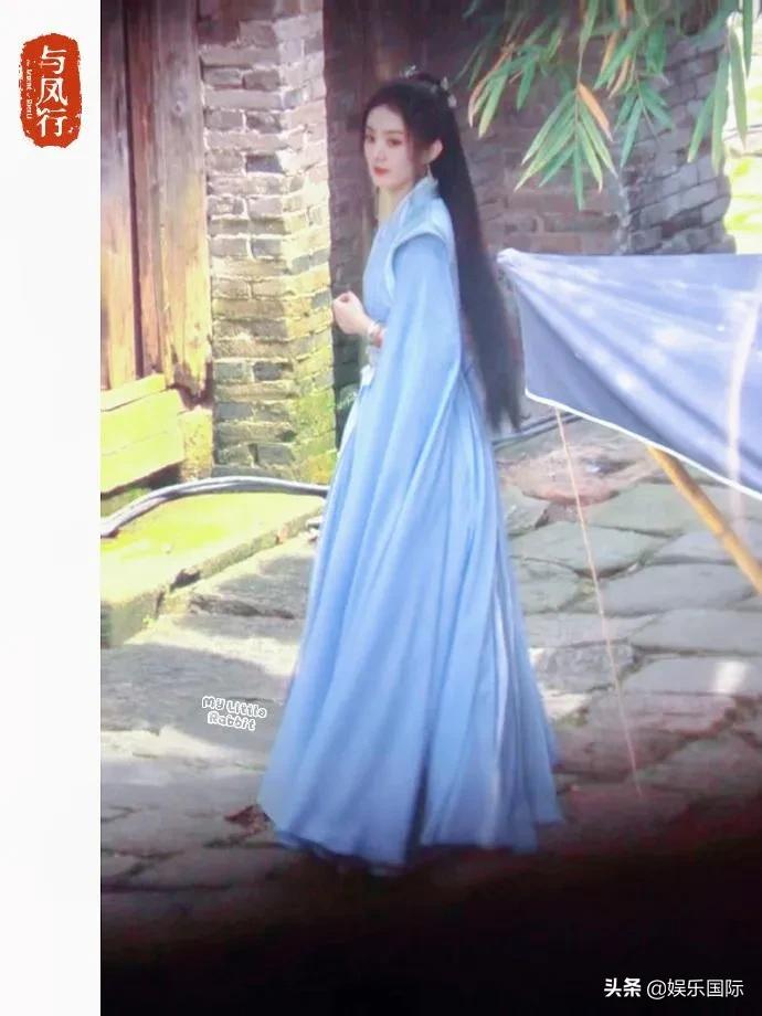赵丽颖新剧首曝路透照 穿蓝色古装仙气十足