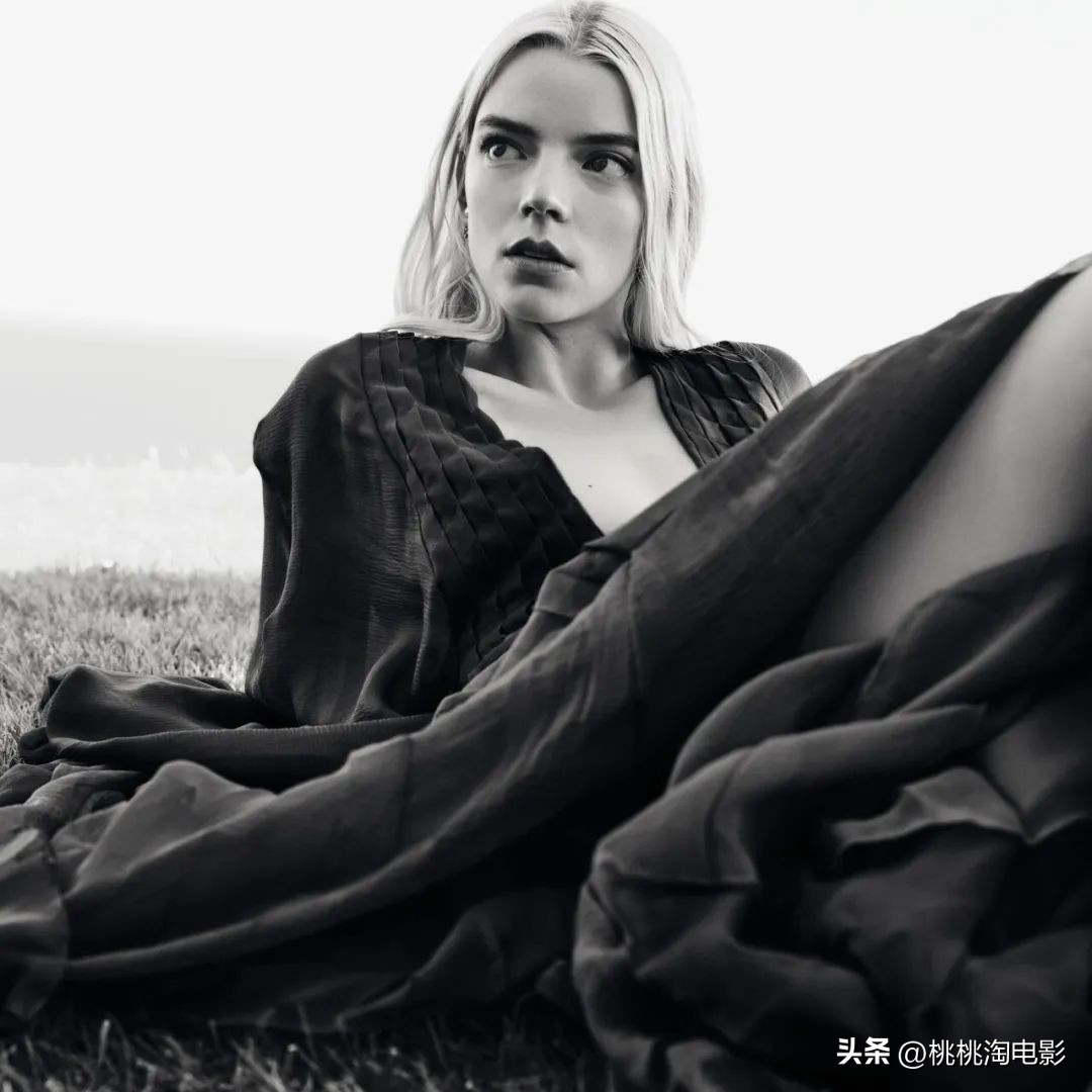 安雅·泰勒-乔伊澳版《VOGUE》封面大片，气质特别的精灵公主