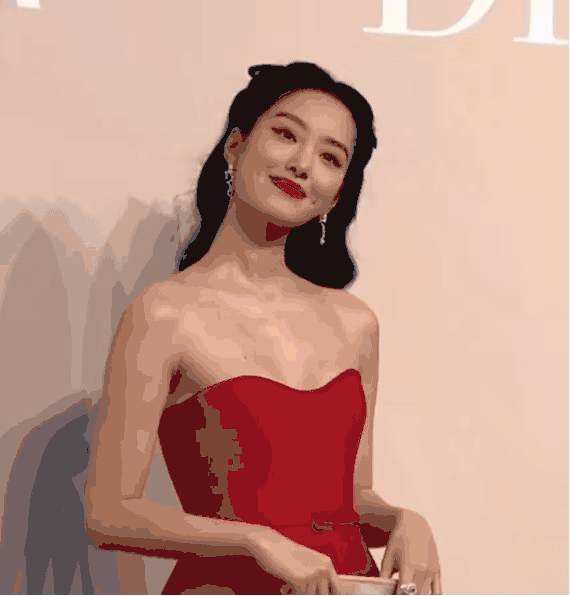 明星撞衫有多尴尬？要么是神仙打架修罗场，要么成买家秀和卖家秀