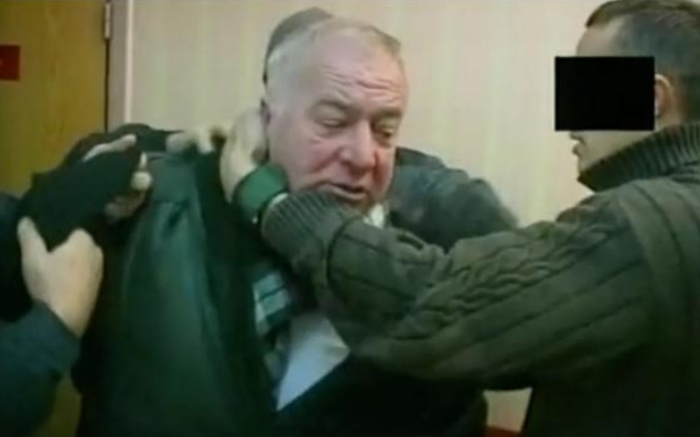 1997年，俄顶尖专家叛逃，俄发布全球追杀令，普京真的会放过他？